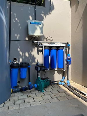 Borehole water filtration system